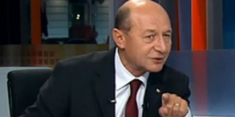 Băsescu, despre descentralizare: România va fi răvăşită în interes electoral. Se dă o lovitură funcţionării instituţiilor